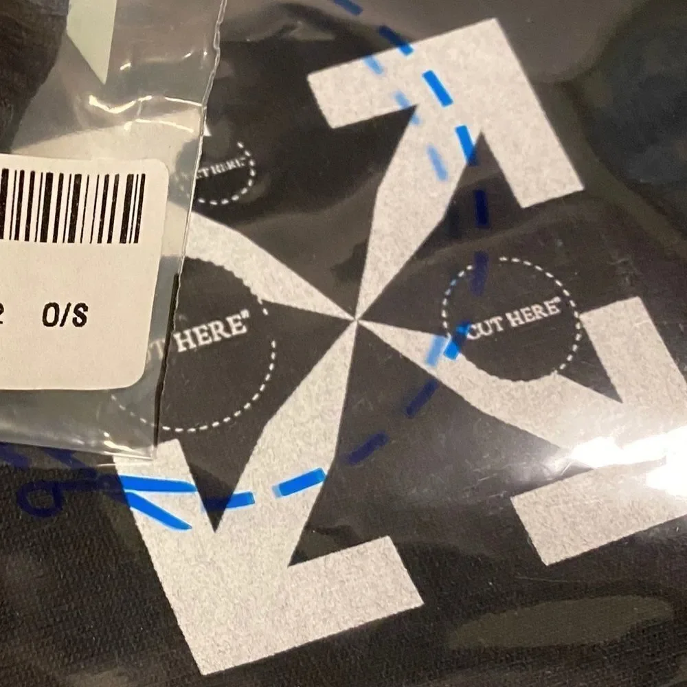 Off-White Arrows Motif “Cut Here” Black Unisex Face Mask NWT